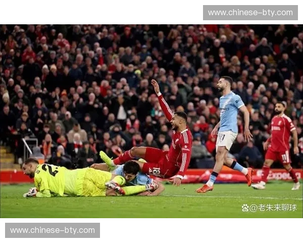 哈兰德点射绝杀利物浦 但赛后焦点全在主裁控场表现 哈兰德点射绝杀利物浦 但赛后焦点全在主裁控场表现